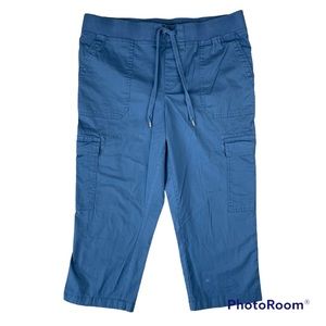 Chaps Size Medium Women’s Cargo Pants Capri Pale Blue Casual Comfort